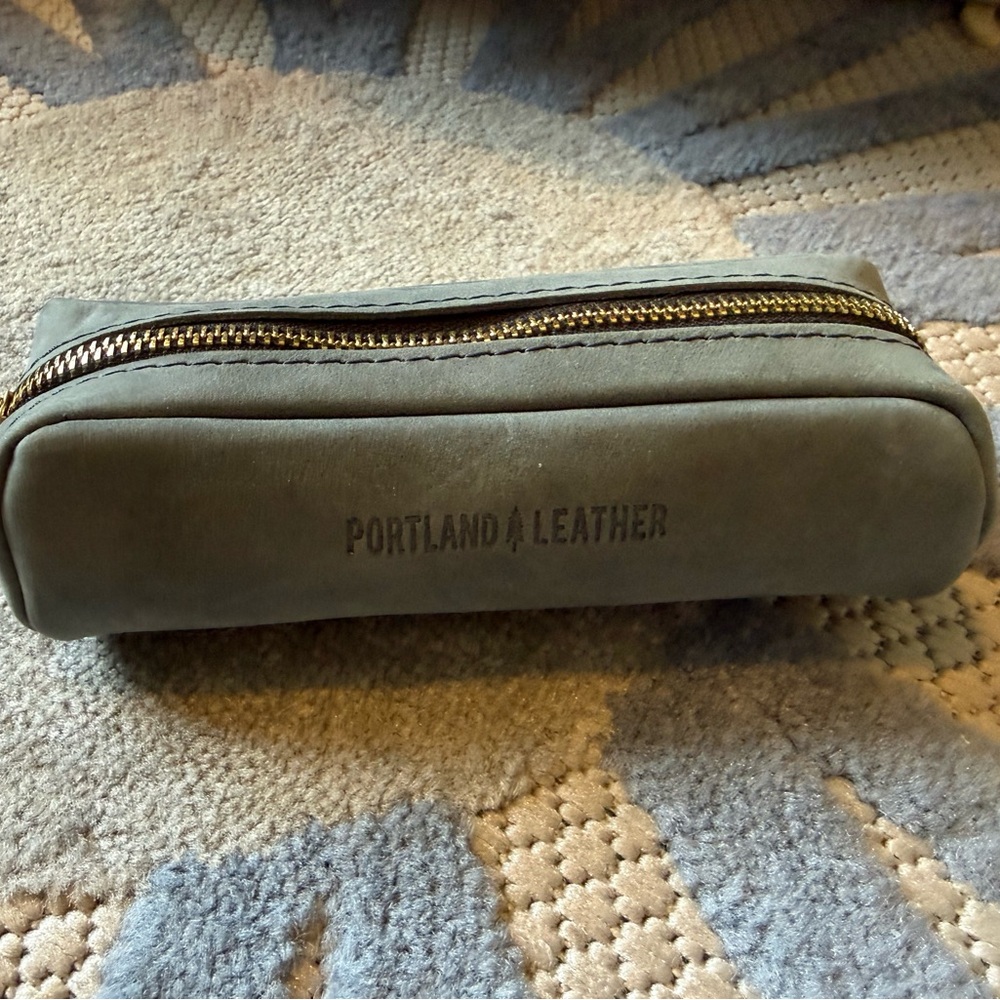 Portland Leather Grey Leather Zipper Pouch